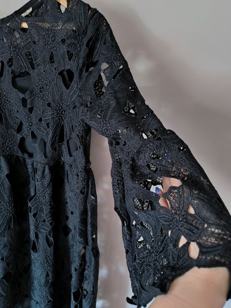 Piękna koronkowa ażurowa sukienka MiLady S czarna