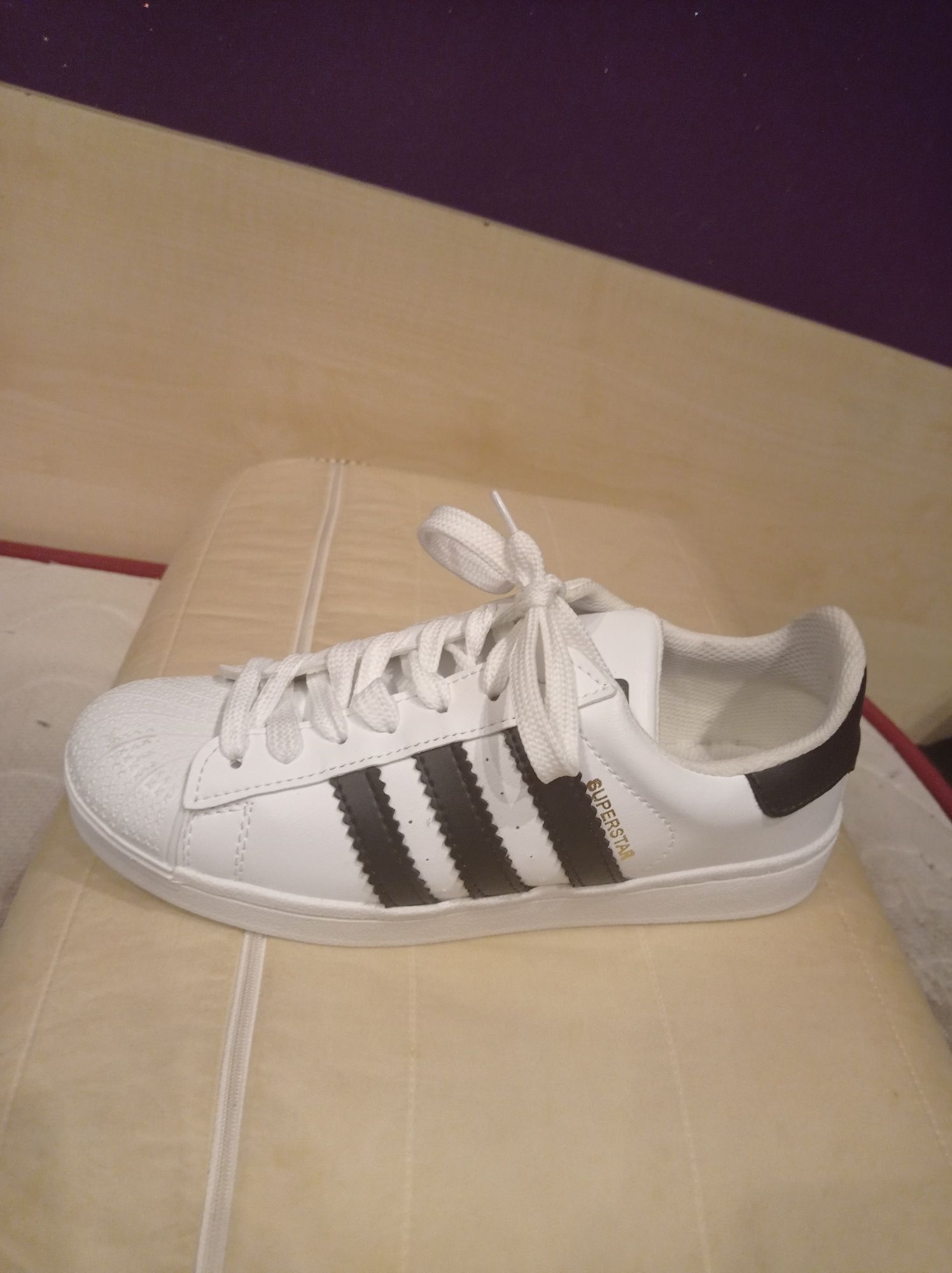 Tênis Adidas Novas a bom preço