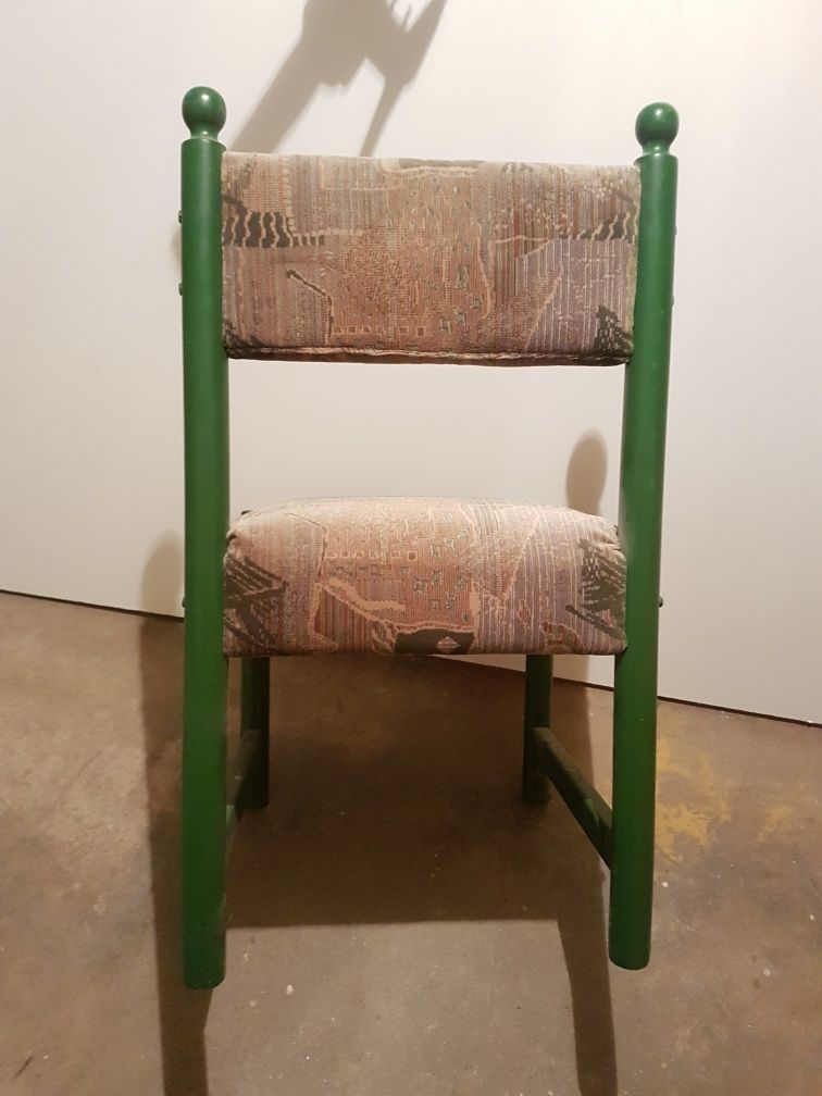 Drewniane krzesła do odnowienia