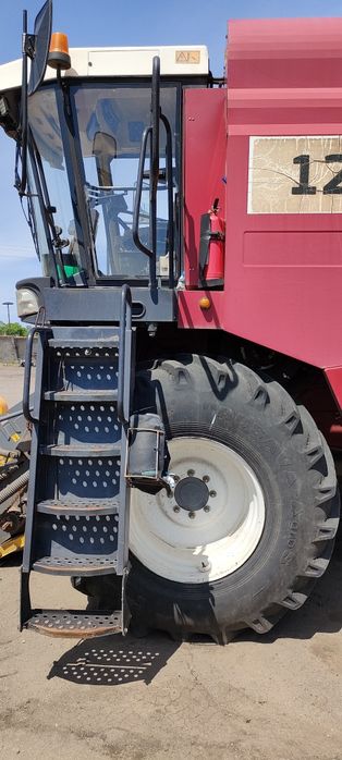 Продам комбайн КЗС 1218