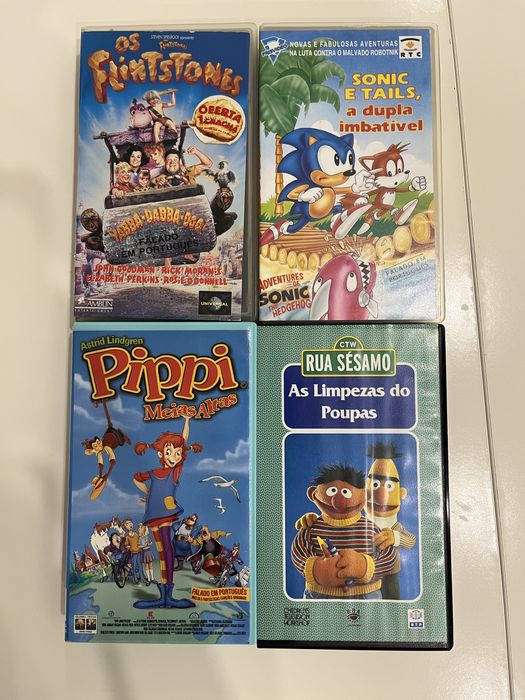 4/ cassetes VHS varios