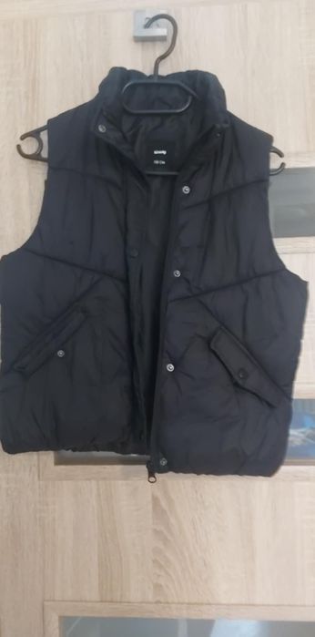 Czarna kamizelka bezrękawnik dziewczęcy dla dzieci 152 cm