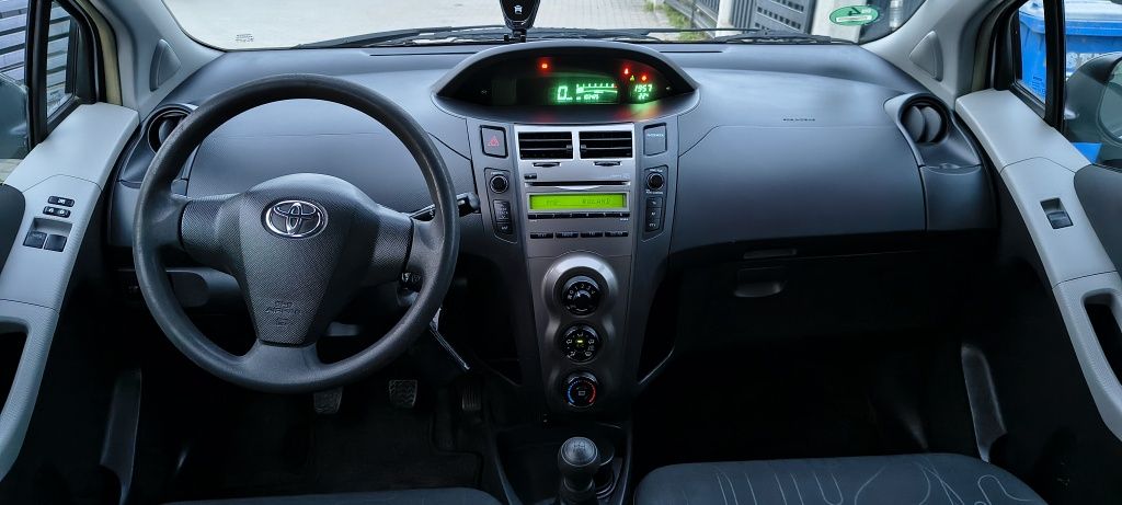 Toyota Yaris 1.0 VVT-i 2011r niski przebieg, , zarejestrowany w Polsce