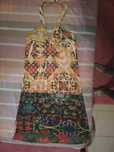 Vestido curto de prender ao pescoço,