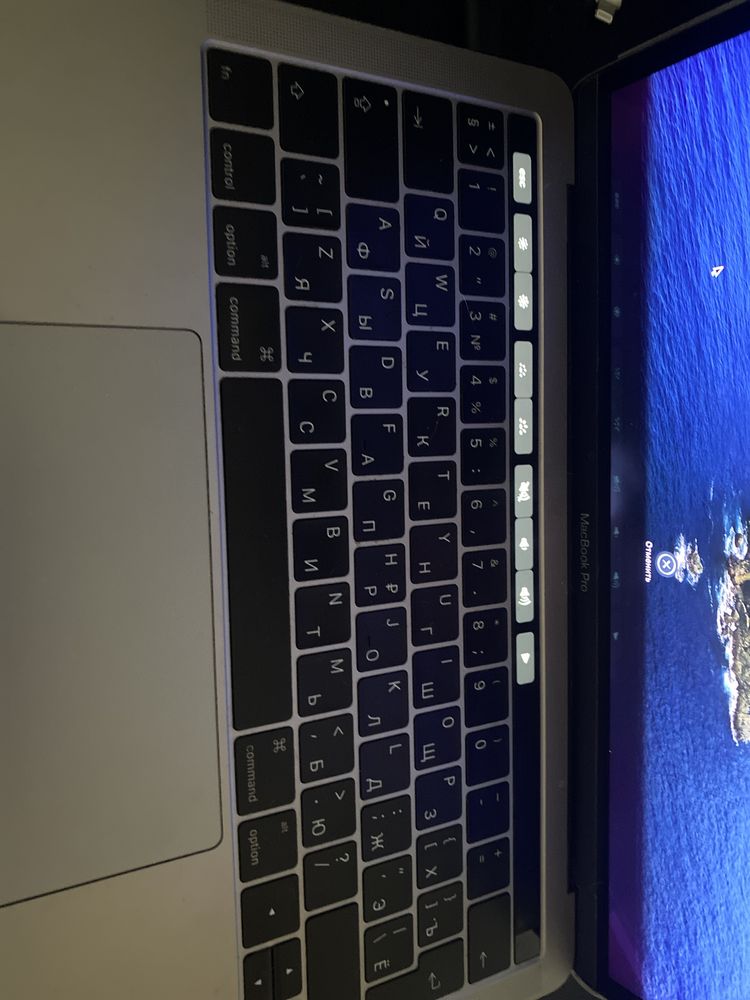 Apple MacBook pro a1706 2016 дефектний