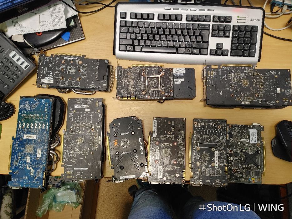 Відеокарти під відновлення також є справні різних роз'ємів