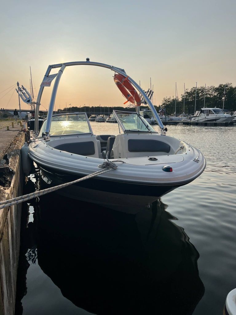 Wynajem Motorówki SEA RAY 185 wieża, JBL; SKUTERY Yamaha Giżycko