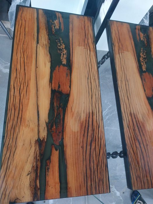 Stolik robiony na zamówienie żywica stal