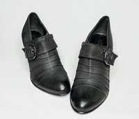 Czarneb pół-buty że skóry naturalnej