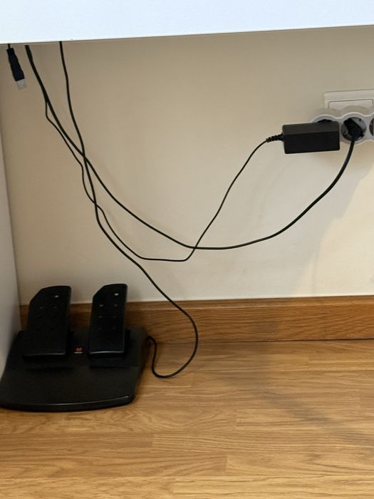 Playstation 4, com comando, carregador e volante com pedais