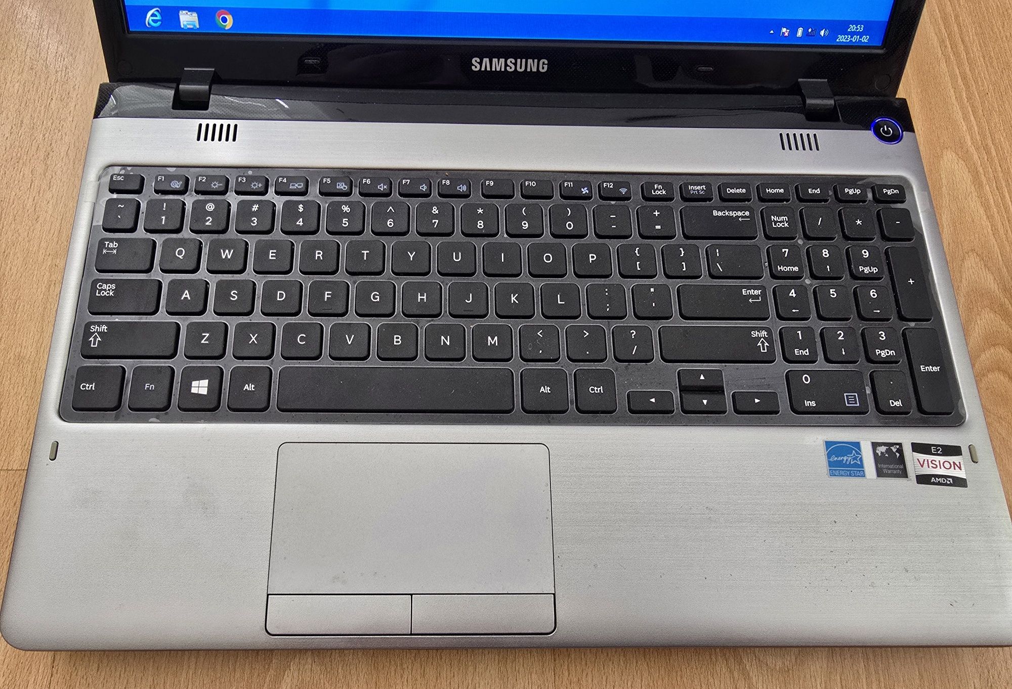 SAMSUNG NP355E5C Komputer/Laptop 15.6 AMD E2-1800 4GbRAM 500GbHDD Win8
