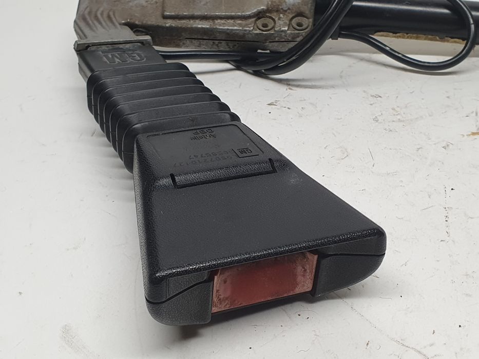 Encaixe de cinto frente esquerdo OPEL Vectra B (36_)