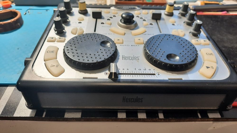 dj контролер hercules