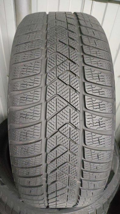 Продам резину Pirelli зима в идеале R18 245/45 и R18 275/40 была наЕ38