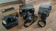 Aparat Nikon D5300 z obiektywem i lampą