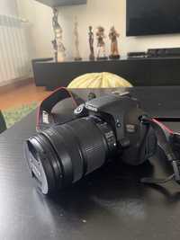 Máquina Fotográfica Canon EOS 700D + objetiva EFS 18-135mm F-3.5-5.6