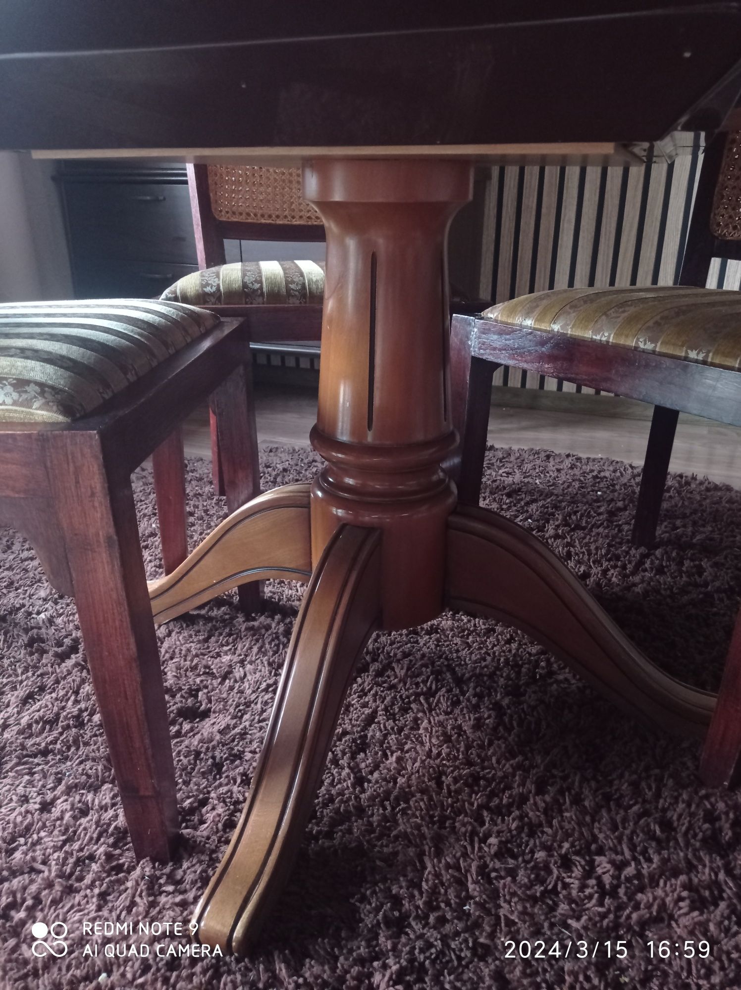Stół dębowy rozkładany z krzesłami