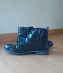 Botas pretas menina