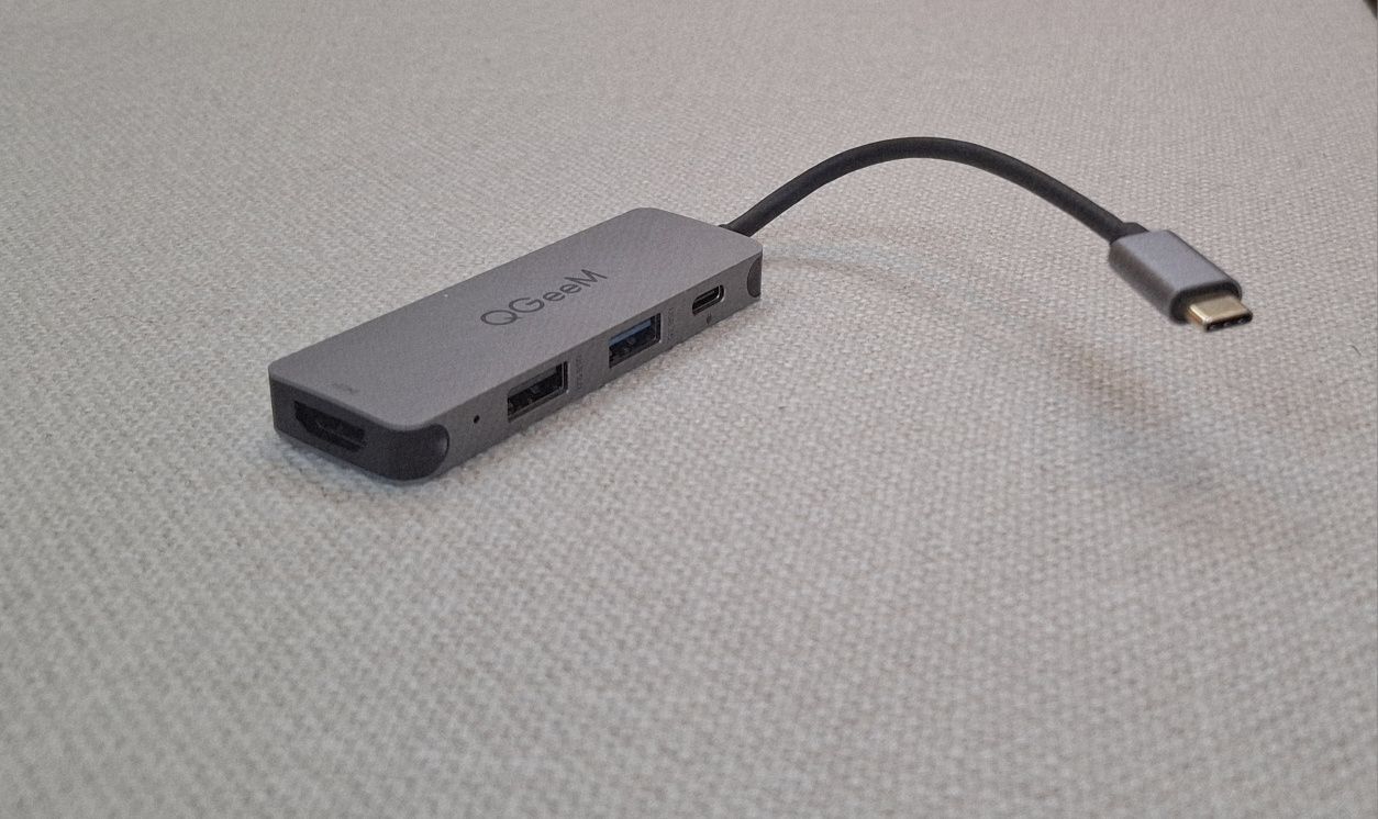 Steam Deck 256gb LCD z kartą SD i przejściówką.