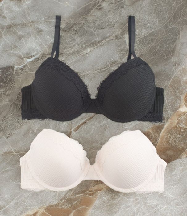 Бюстгальтери 2 штуки, розмір 65В. Подарую топ Новий без бірки