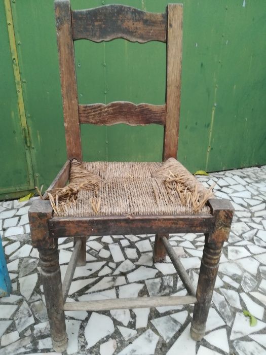 Cadeiras antigas de buinho