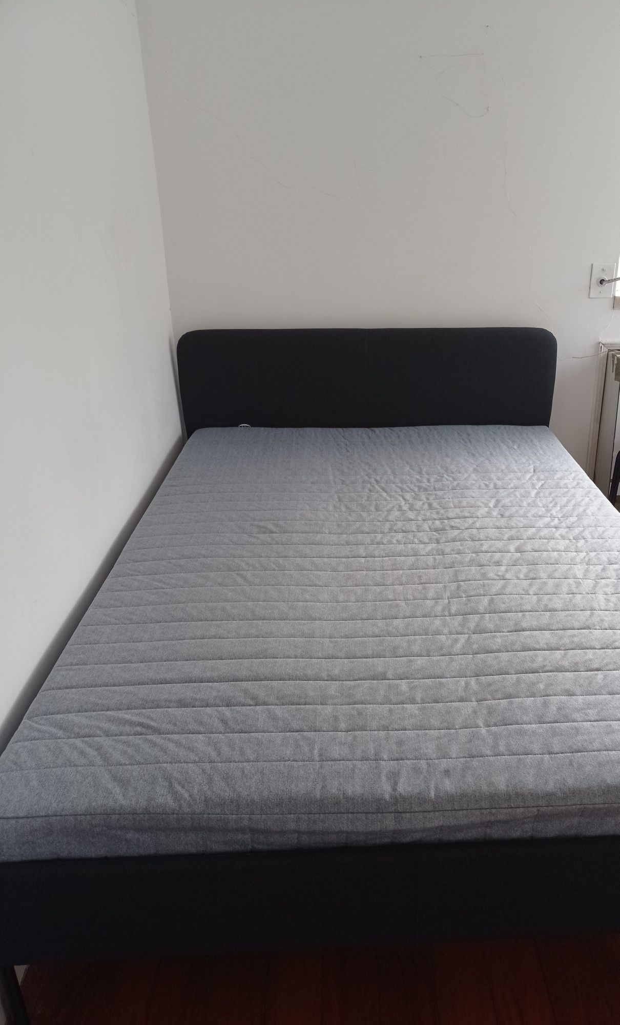 Cama e colchão como novos