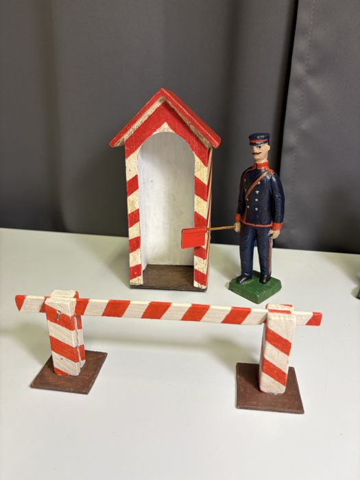 Продаются фигурки солдат  (Elastolin Hausser Lehrmittel)