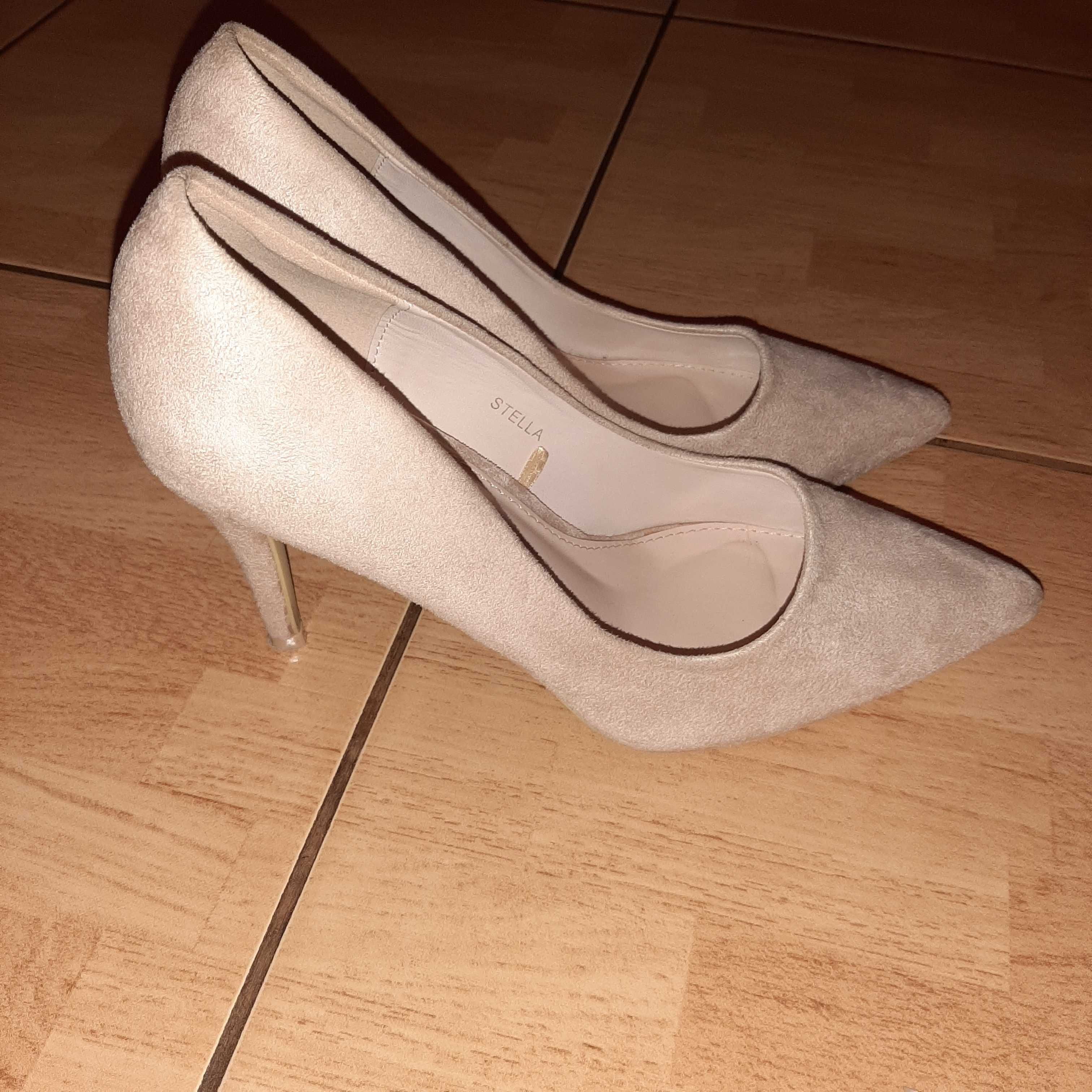 Buty szpilki pudrowy roz