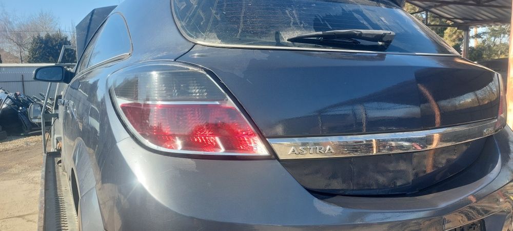 Lampa tylna opel Astra H gtc
