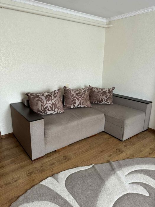 Диван у хорошому стані