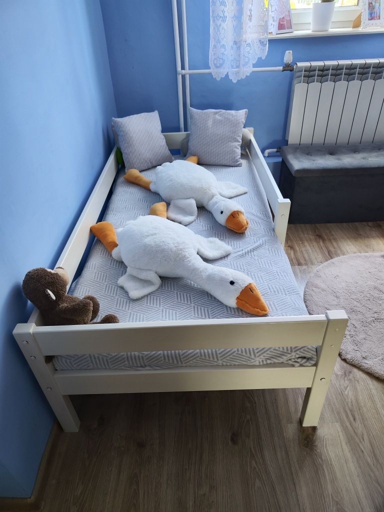 Łóżko drewniane dziecięce