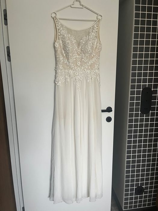 Suknia ślubna z salonu z wyciętymi plecami rozmiar 36/8