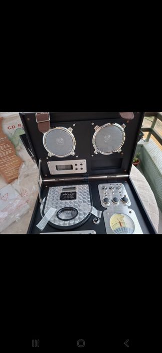 Rádio,  alarme e leitor de CDs NOVO