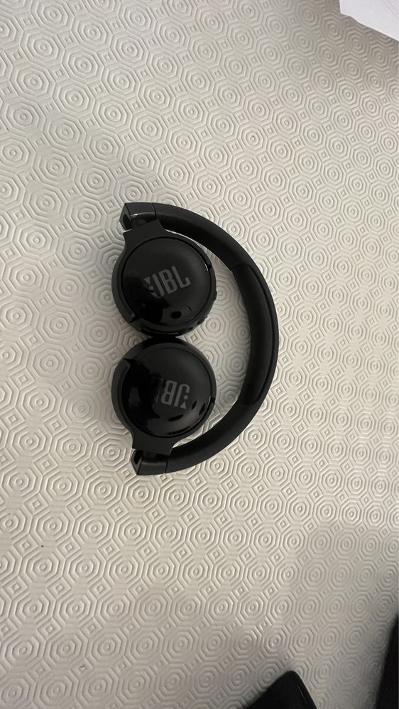 Headphones JBL 600 btnc noise cancellation