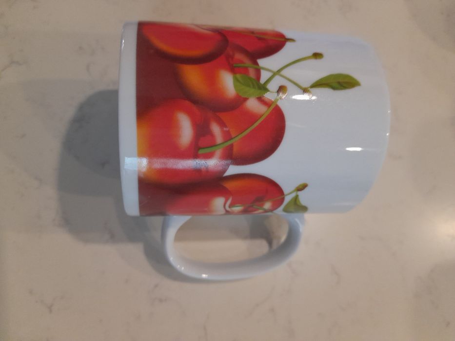 Kubek wisienki wiśnie idealny większy