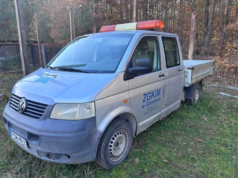 Volkswagen Transporter T5 w wersji brygadówka 2005