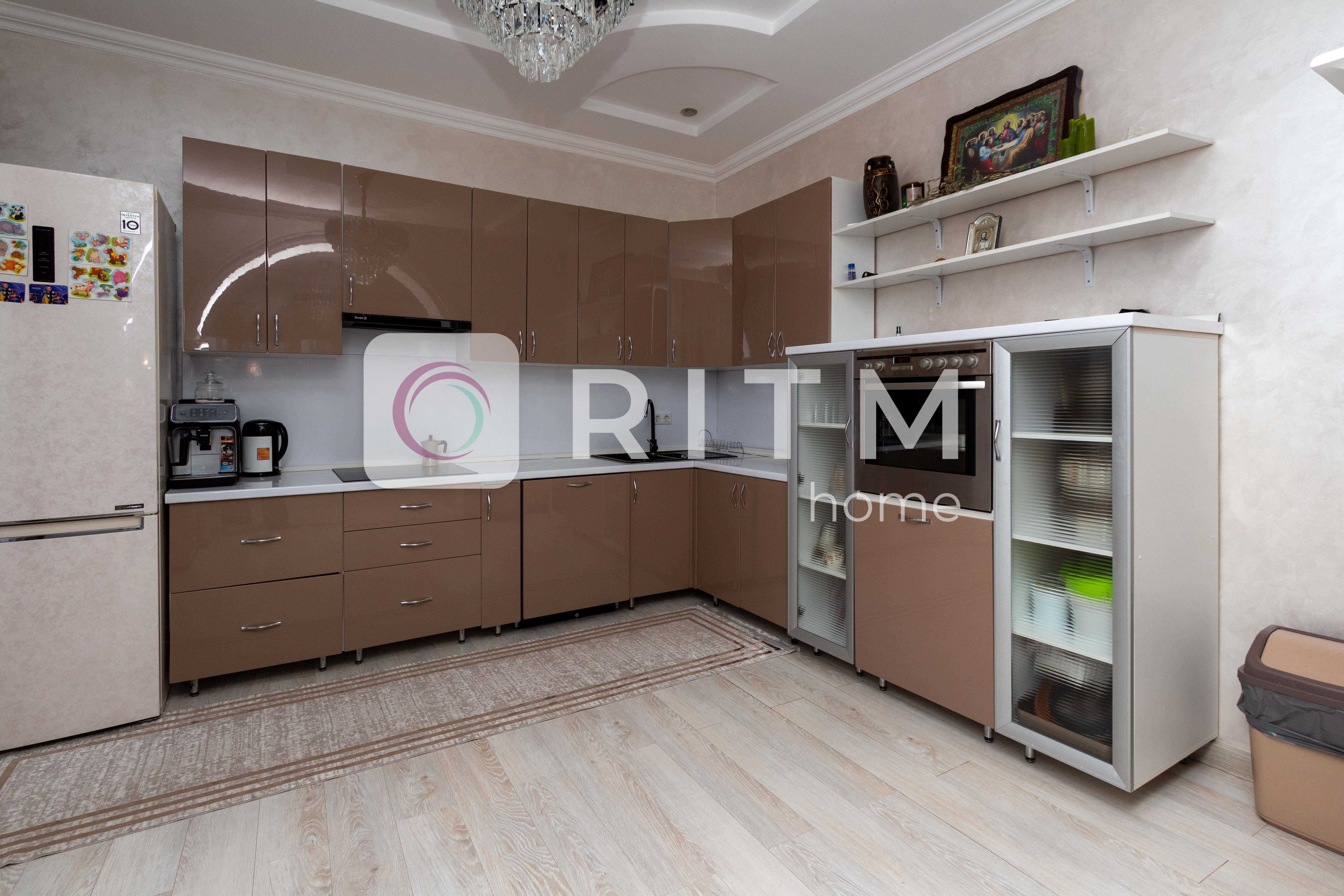 Продається будинок з мансардою, цоколем в селі Великий Кучурів,