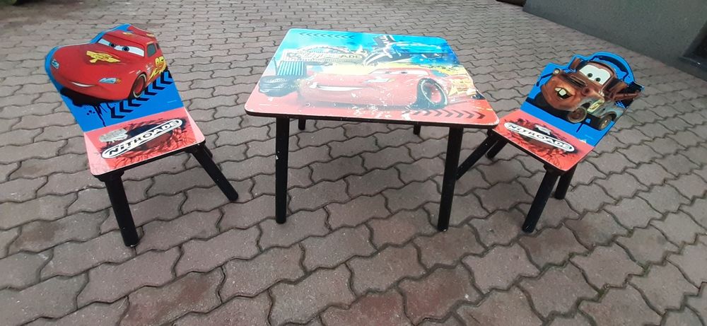 Krzesełka dziecięce drewniane + stolik