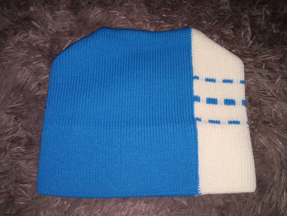 Спортивна чоловіча шапка безкоштовно