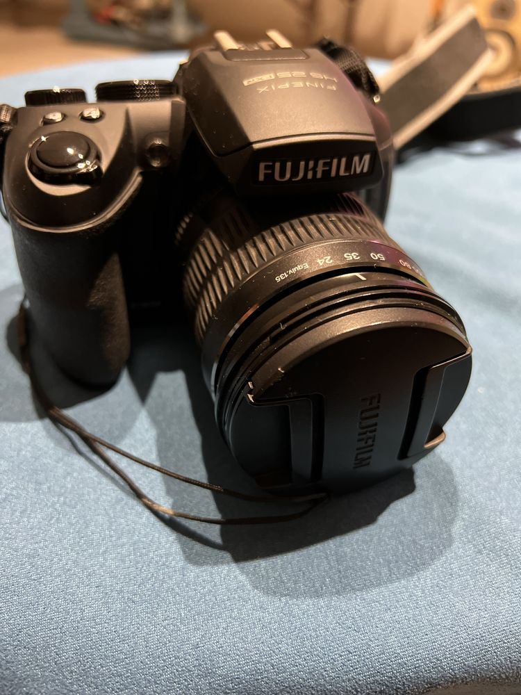 Fujifilm HS 25 EXR