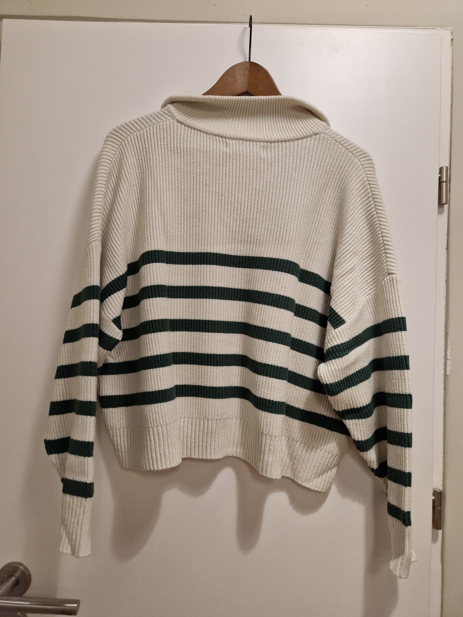 Sweter z zamkiem Mango