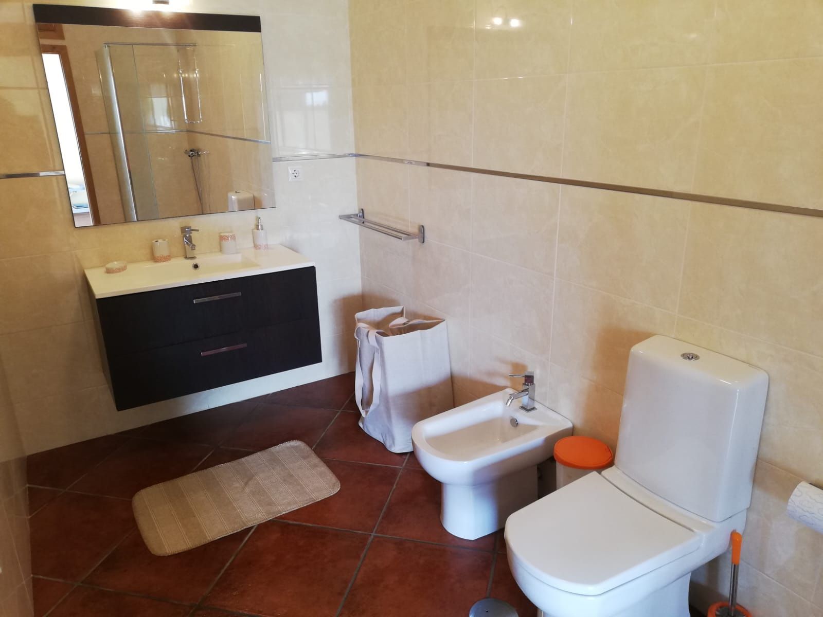 Quarto independente 21m2 c/ ar acondicionado
