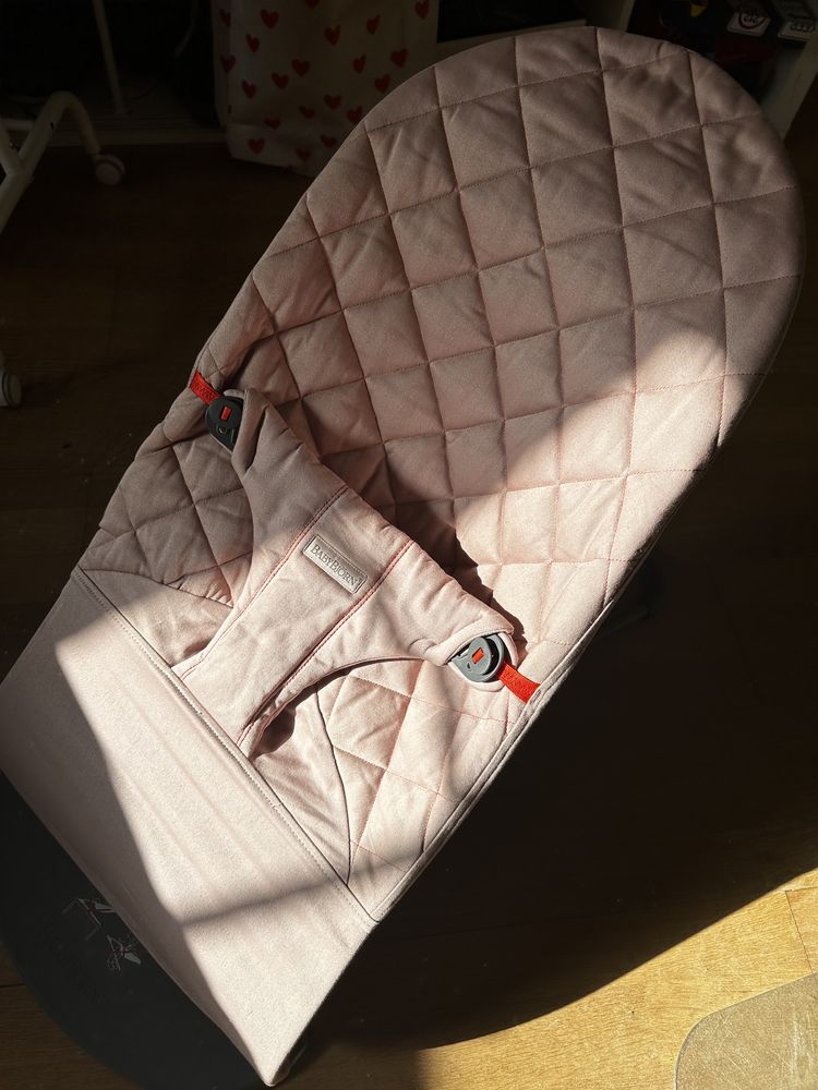 Espreguiçadeira Bebé Babybjorn Bliss Coton Rosa + Brinquedo