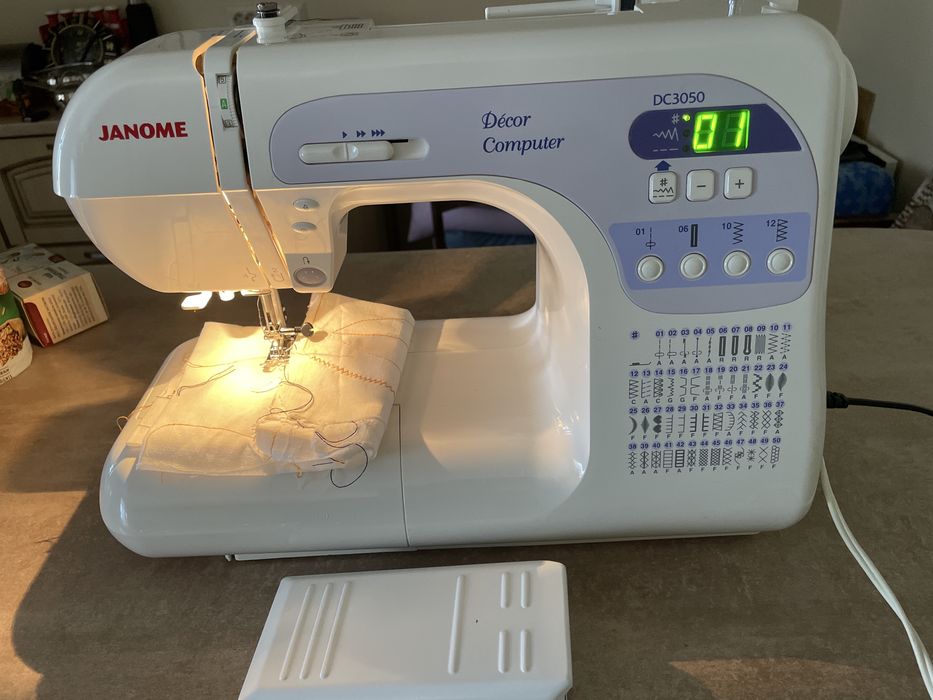 Швейная машина Janome Dc3050