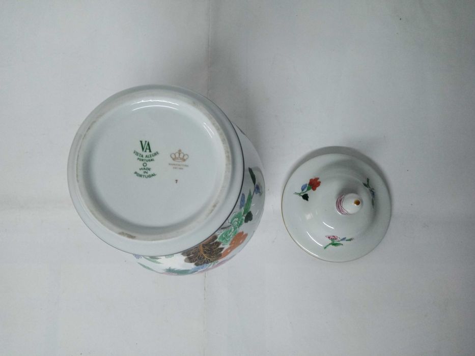 Vista Alegre - Pote com tampa em porcelana