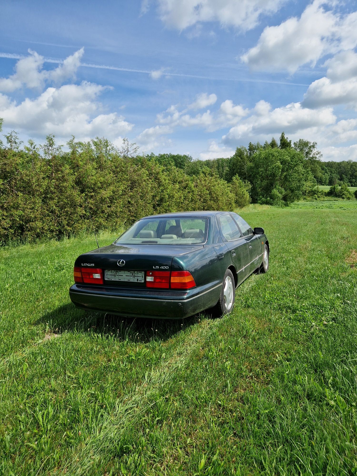 Lexus.      LS.      400   .