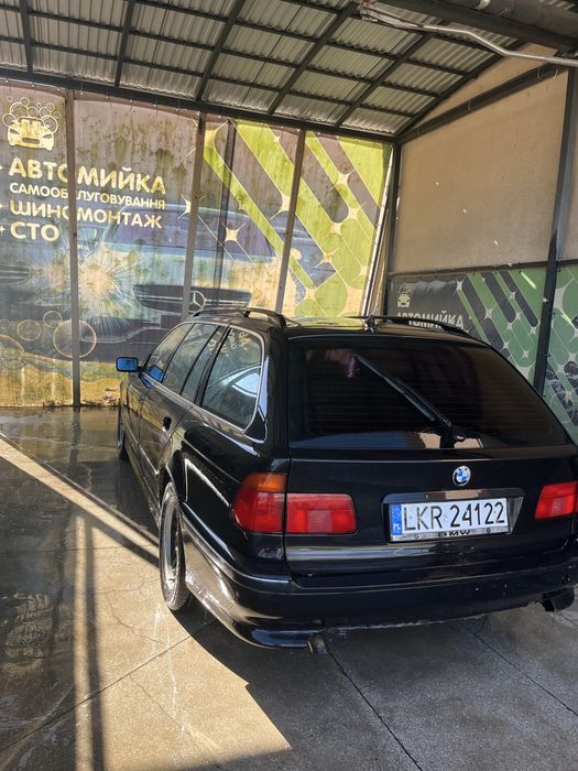 Продаю ,  машина Бмв е39