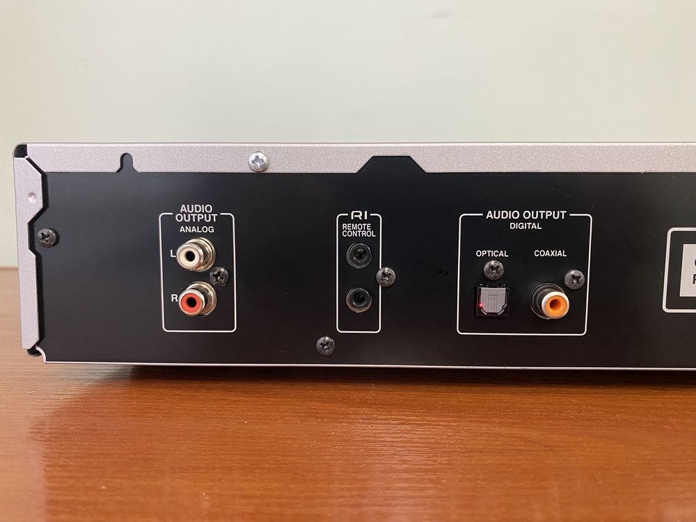 CD програвач Onkyo DX-7355