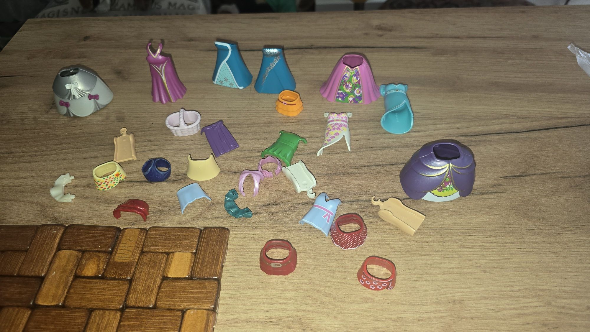 Zestaw playmobil ubrania sukienki itp