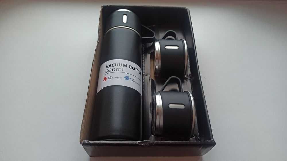 Термос із вакуумною ізоляцією з 3 чашками 500 мл